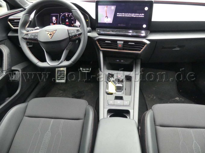 Innenansicht vorne Mitte