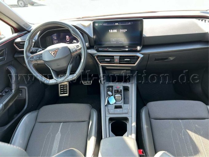 Innenansicht vorne Mitte