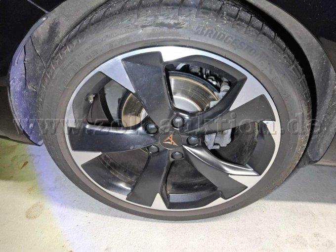 Fahrbereifung hinten
