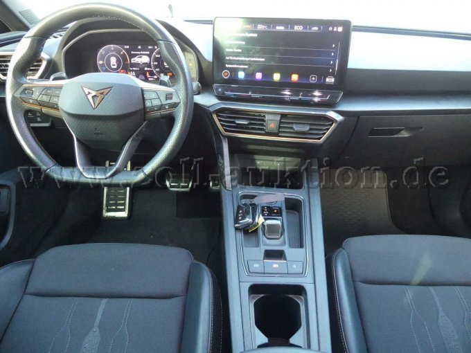 Innenansicht vorne Mitte