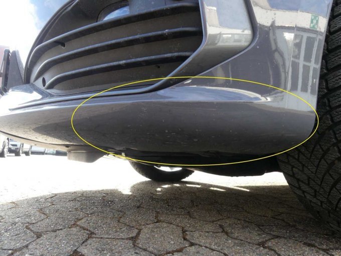 Schaden Stoßfänger vorn