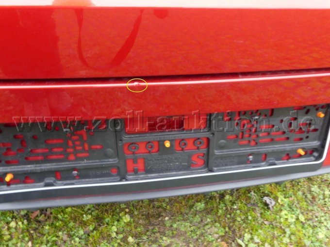 Heckstoßstange mit einer Druckstelle