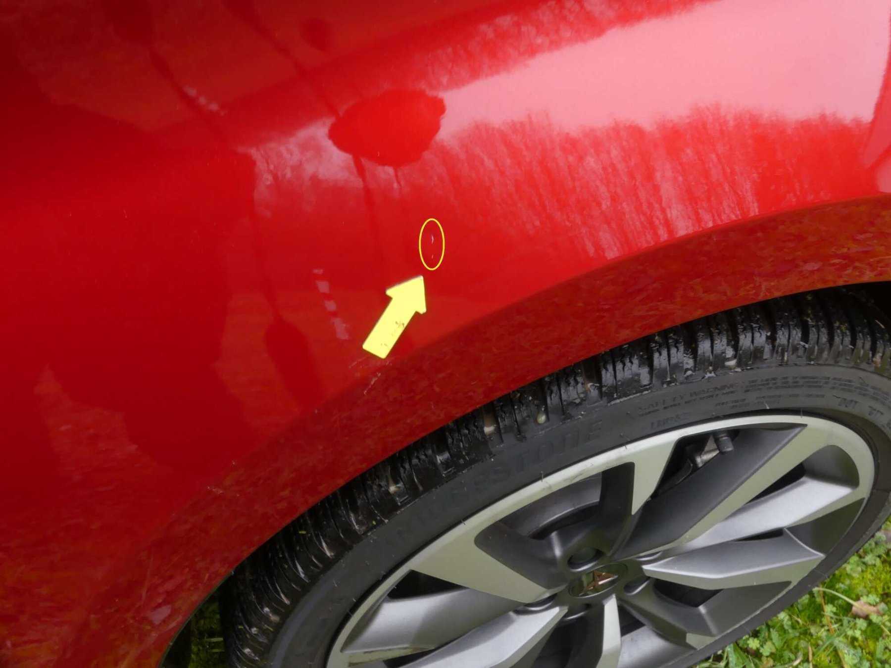 Kotflügel vorne rechts kleinen Delle mit Lackbeschädigung