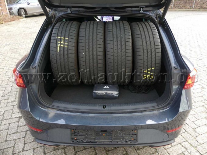 Laderaum mit Sommerrädern