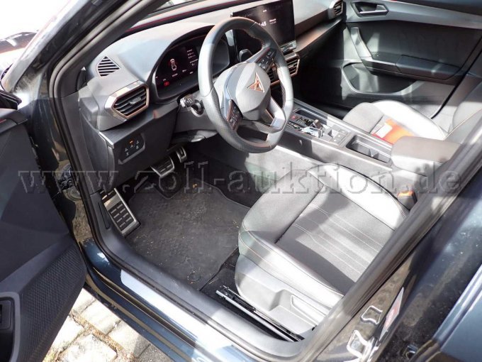 Innenansicht vorn links