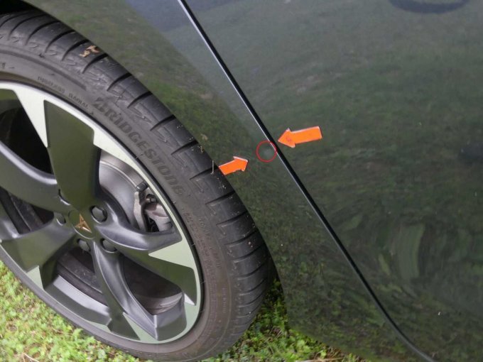 Seitenwand-Radlauf hinten rechts mit einer Delle