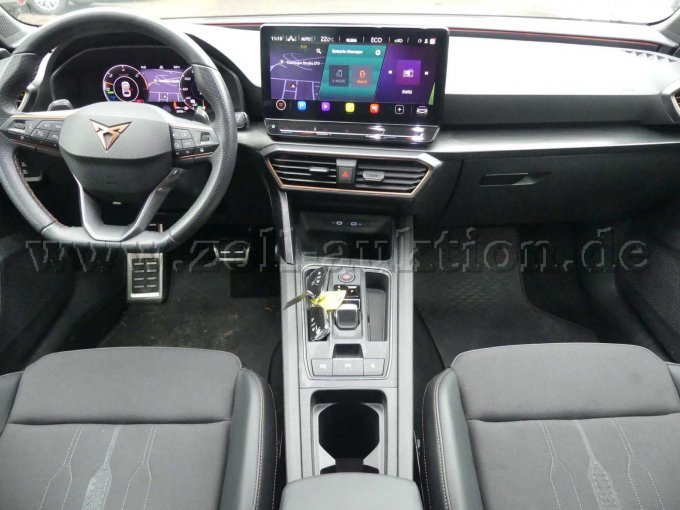 Innenansicht vorne Mitte