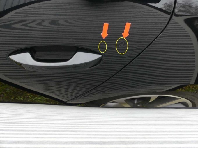 Tür hinten links mit zwei kleine Dellen