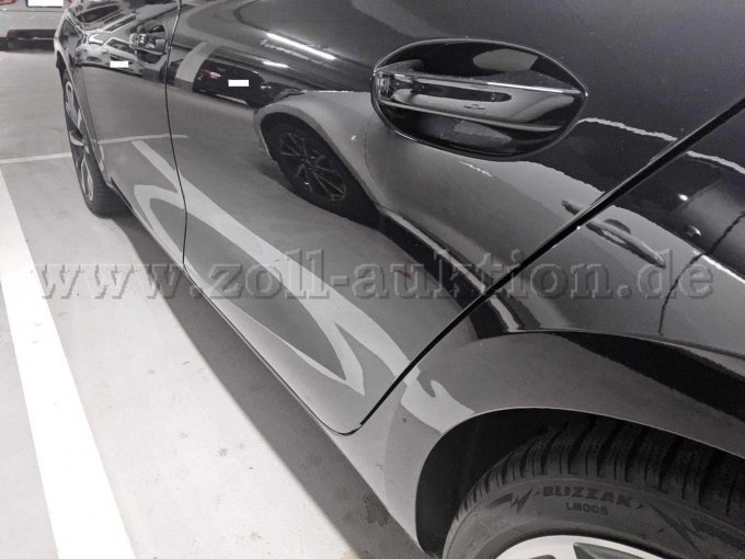 Delle Kniestück hinten links