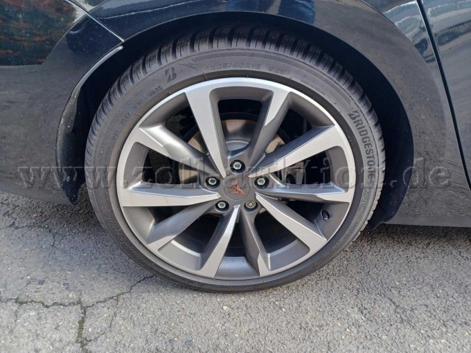 Fahrbereifung hinten