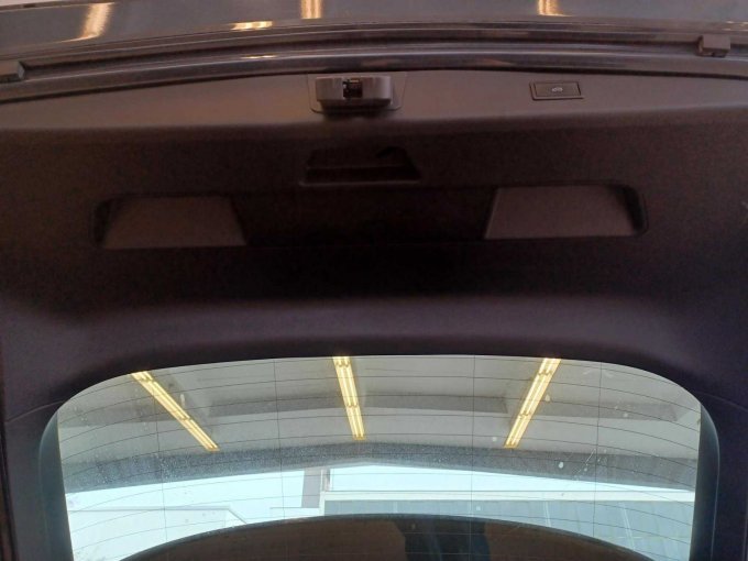 Kofferraumverkleidung mit Nutzungsspuren