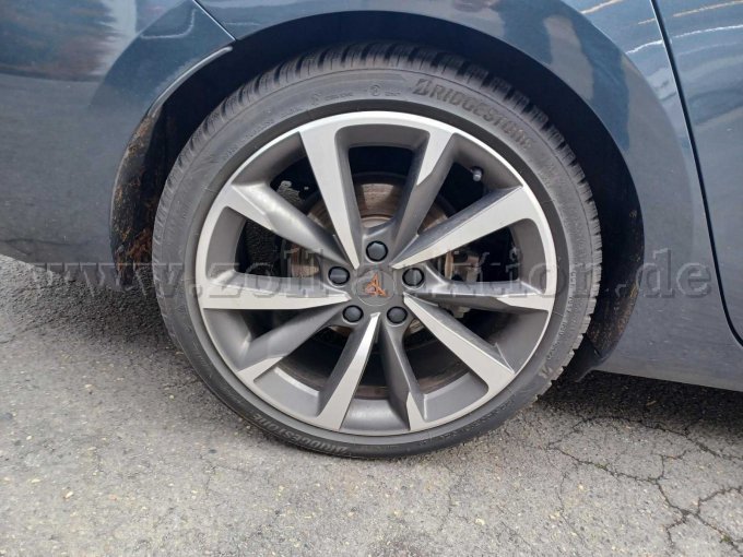 Fahrbereifung hinten