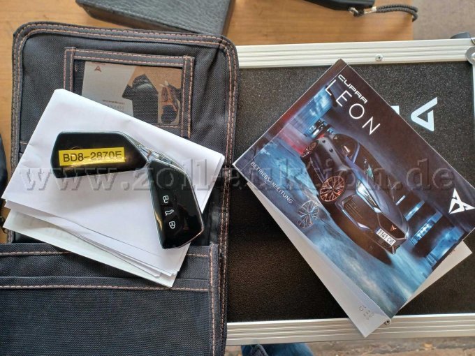 Schlüssel und Bordliteratur