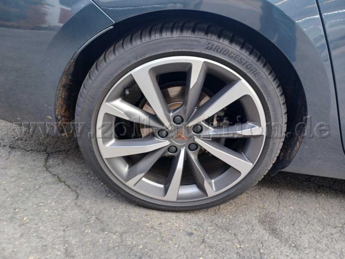 Fahrbereifung hinten