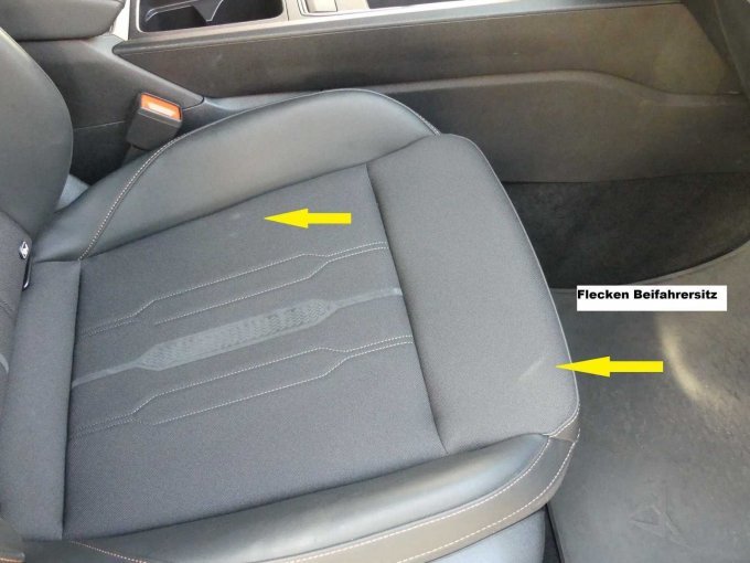 Flecken Beifahrersitz