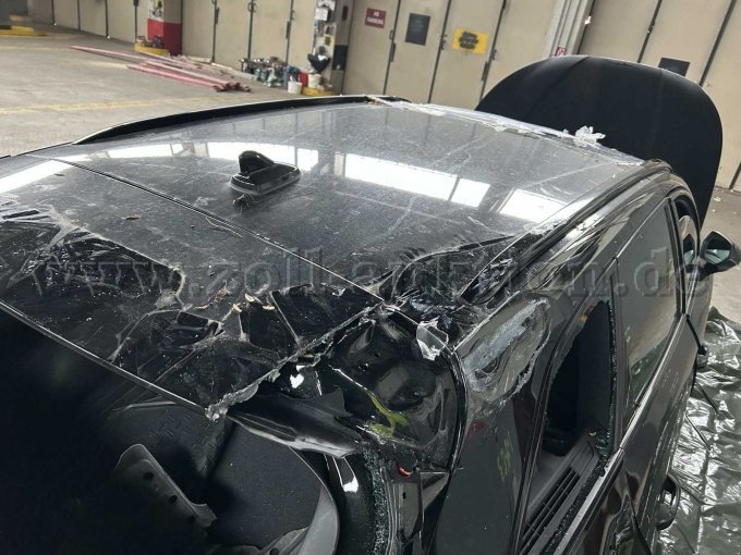 Beschädigung Dach hinten rechts