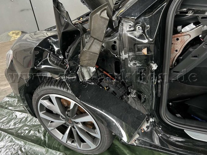 Beschädigung Kotfügel vorn links