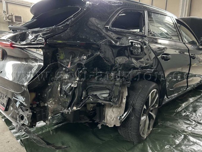 Beschädigung Seitenwand rechts