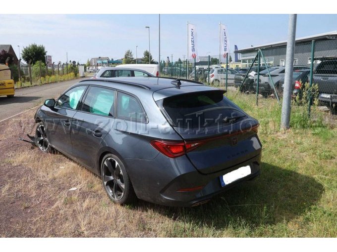 Fahrzeug von hinten links