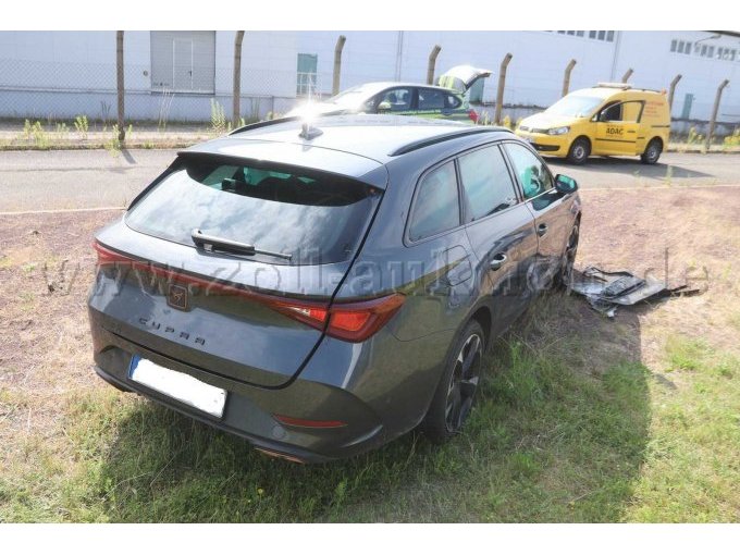 Fahrzeug von hinten rechts
