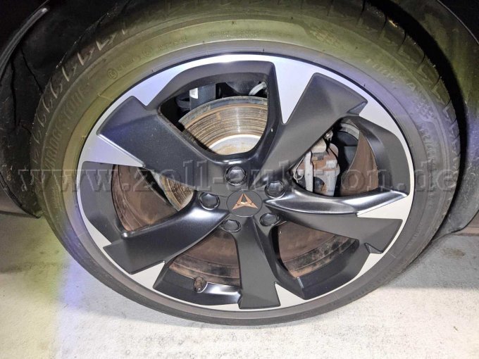 Fahrbereifung hinten