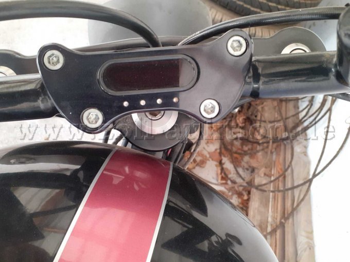 CustomBike Harley Davidson, digitale Tachoeinheit