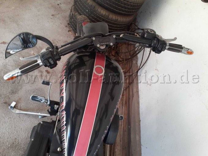 CustomBike Harley Davidson, Draufsicht Tank, digitale Tachoeinheit