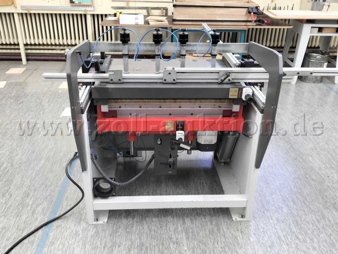 Maschine von hinten mit Anschlägen.