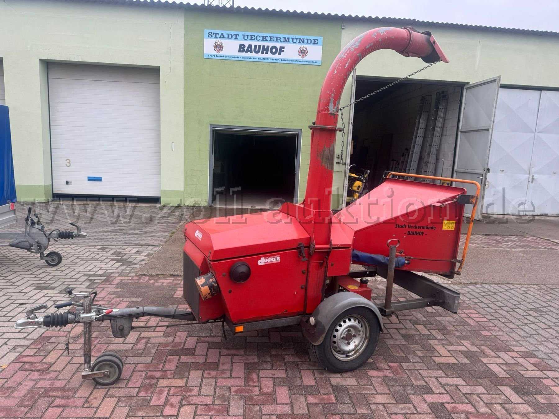 Seitenansicht komplett der Motorhackmaschine