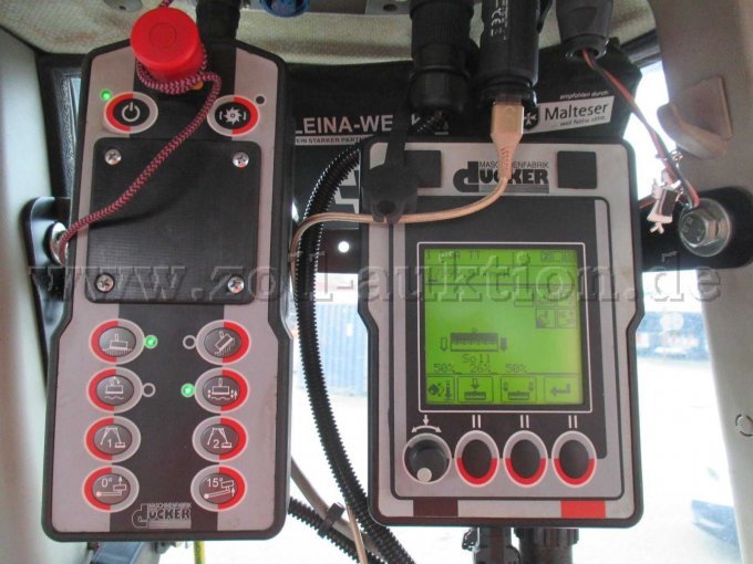 Bedienpult und Monitor