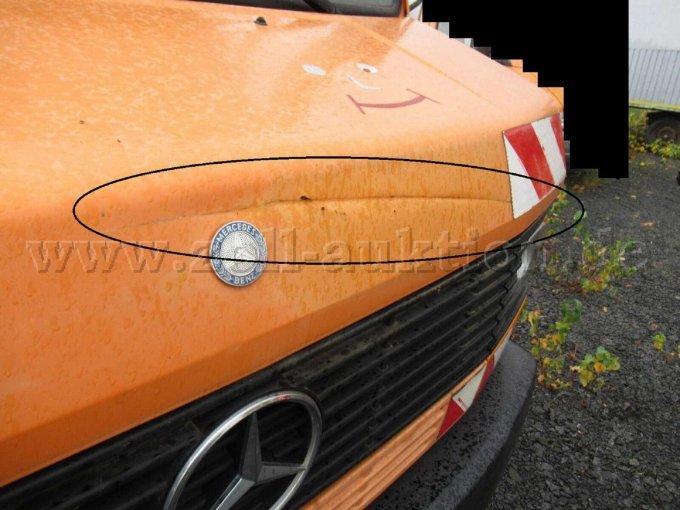Bild 7  Motorhaube eingedellt