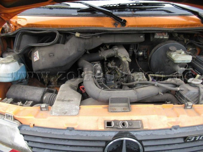 Bild 5  Ansicht Motorraum