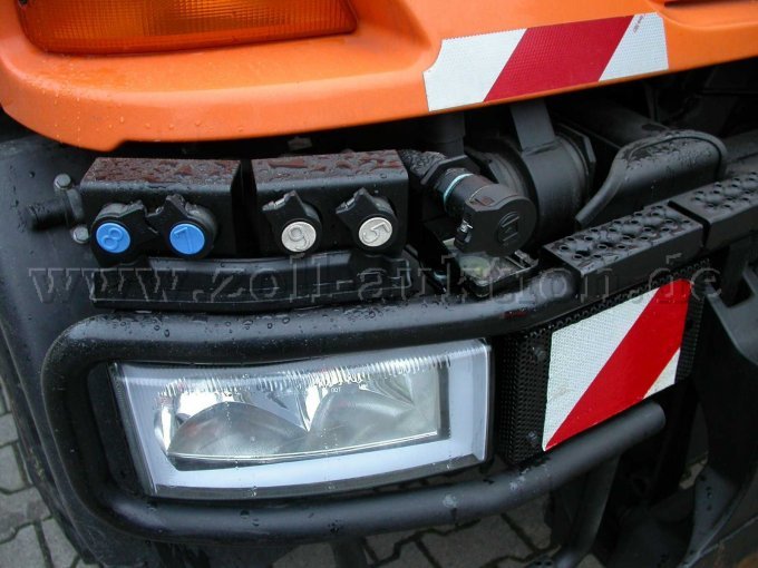 Anschlüsse vorne rechts