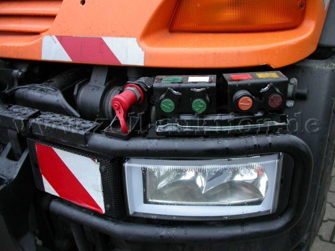 Anschlüsse vorne links