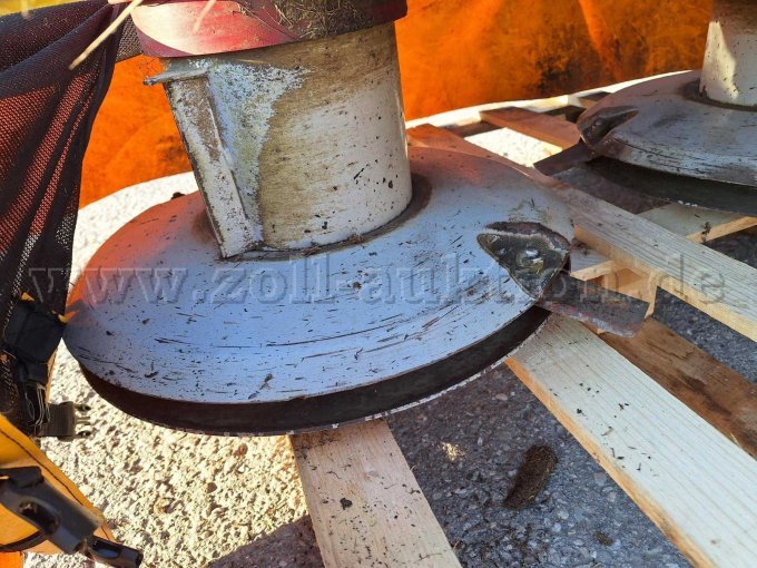 Mäheinheit mit Messer