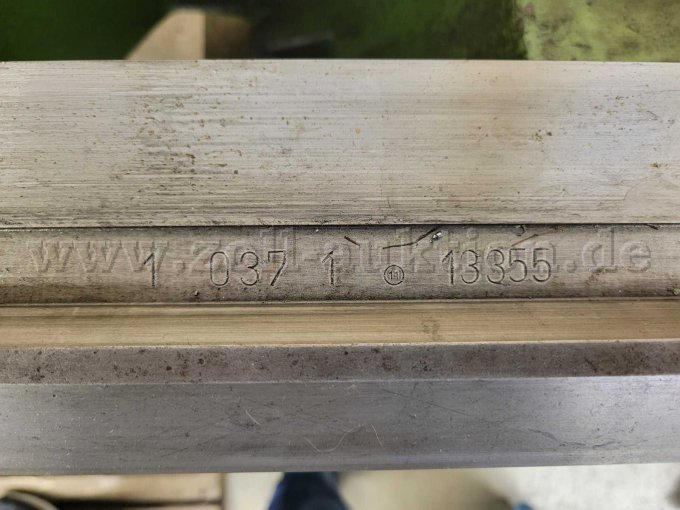 Voest DA 210 Drehmaschine mit Leit- und Zugspindel - Ansicht Maschinennr.