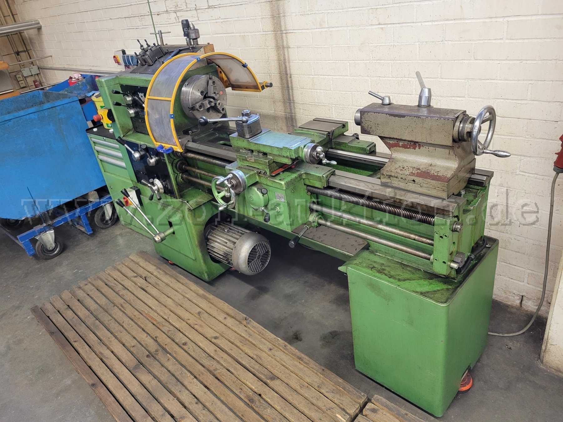 Voest DA 210 Drehmaschine mit Leit- und Zugspindel - Ansicht rechts