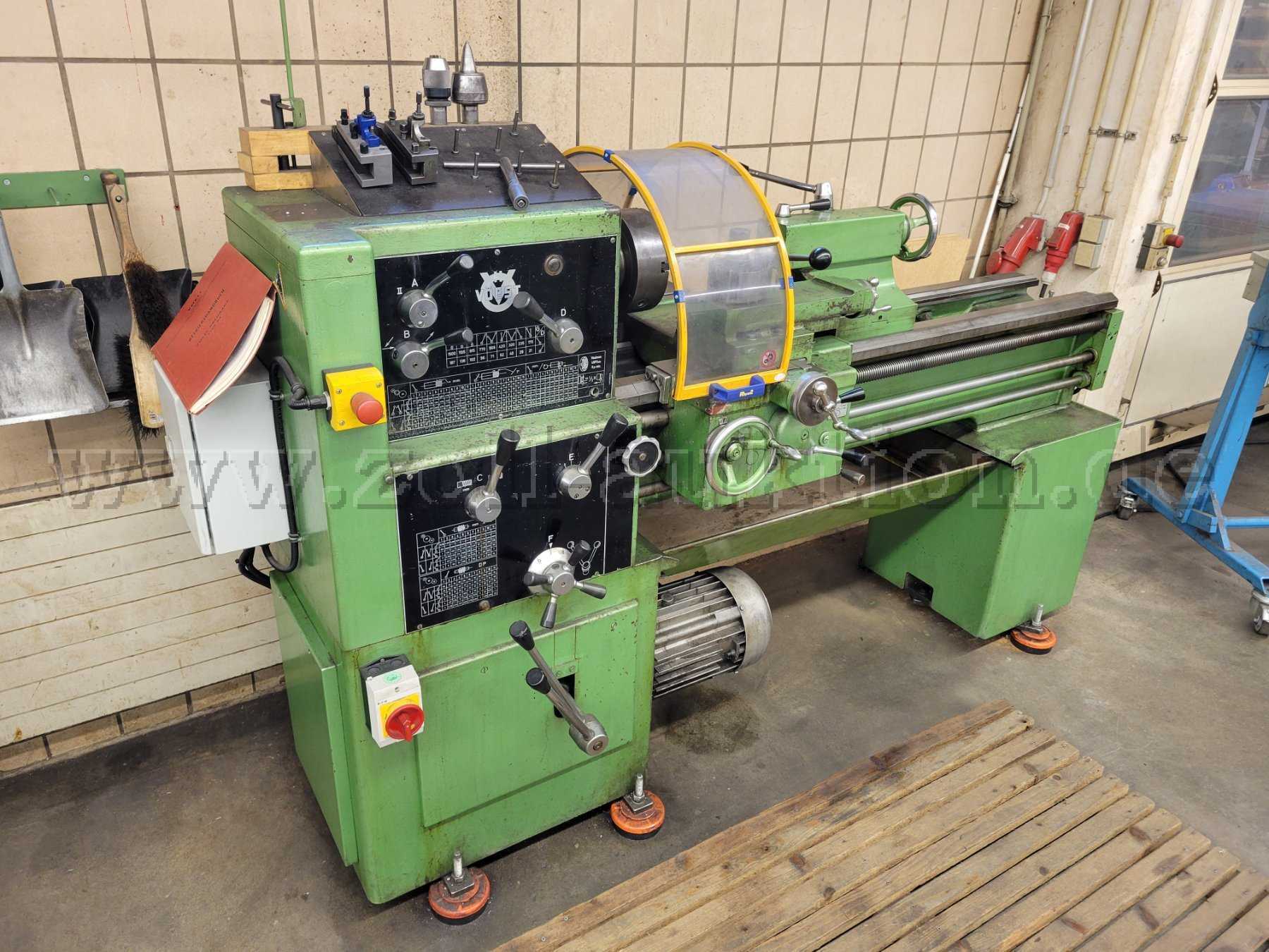 Voest DA 210 Drehmaschine mit Leit- und Zugspindel - Ansicht Front