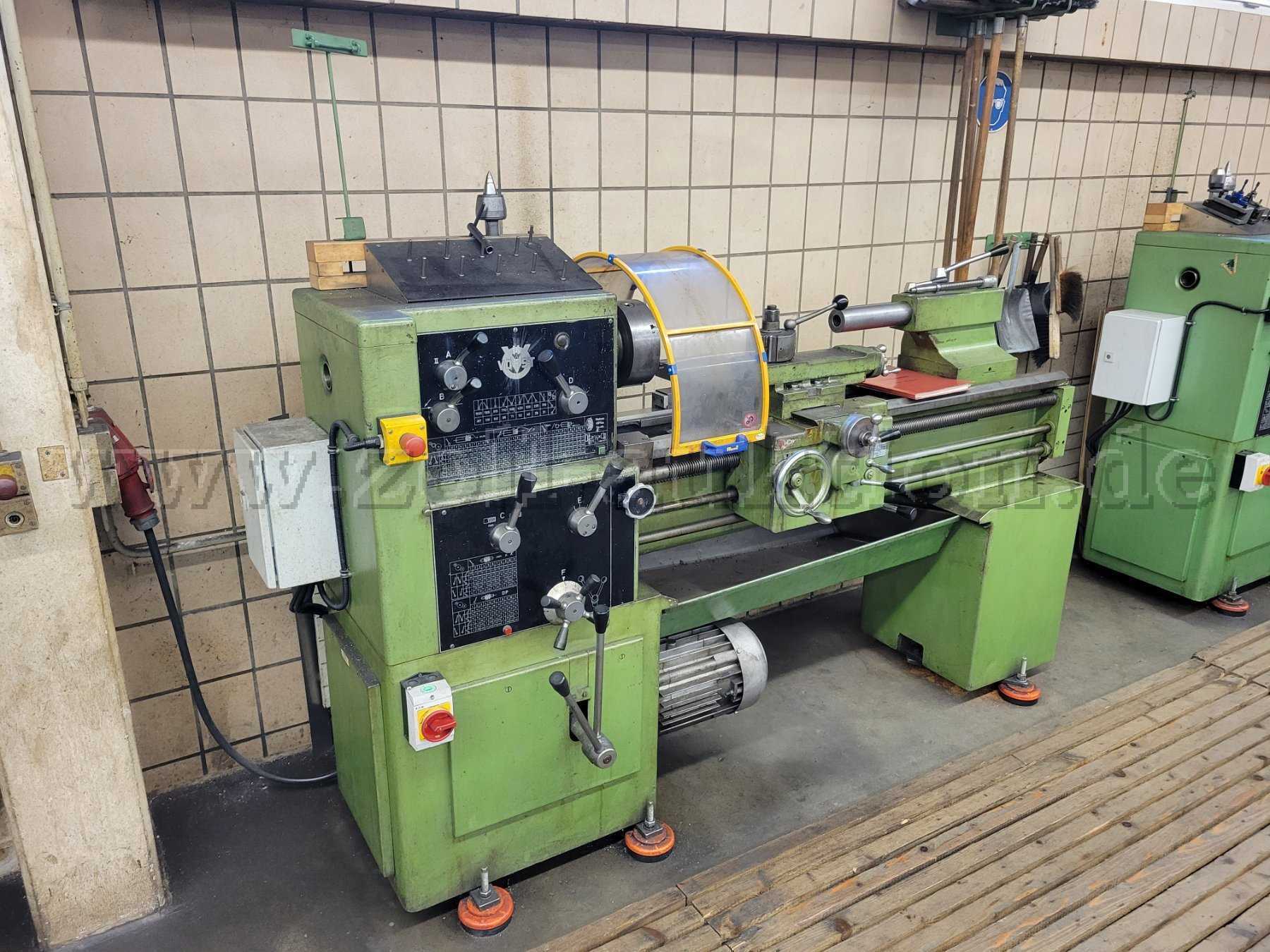 Voest DA 210 Drehmaschine mit Leit- und Zugspindel - Ansicht Front