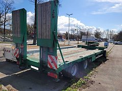 Ansicht von hinten mit hochgestellter Auffahrtrampe