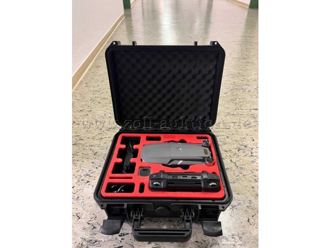 göffnetes Case, mit Drohne, Draufsicht