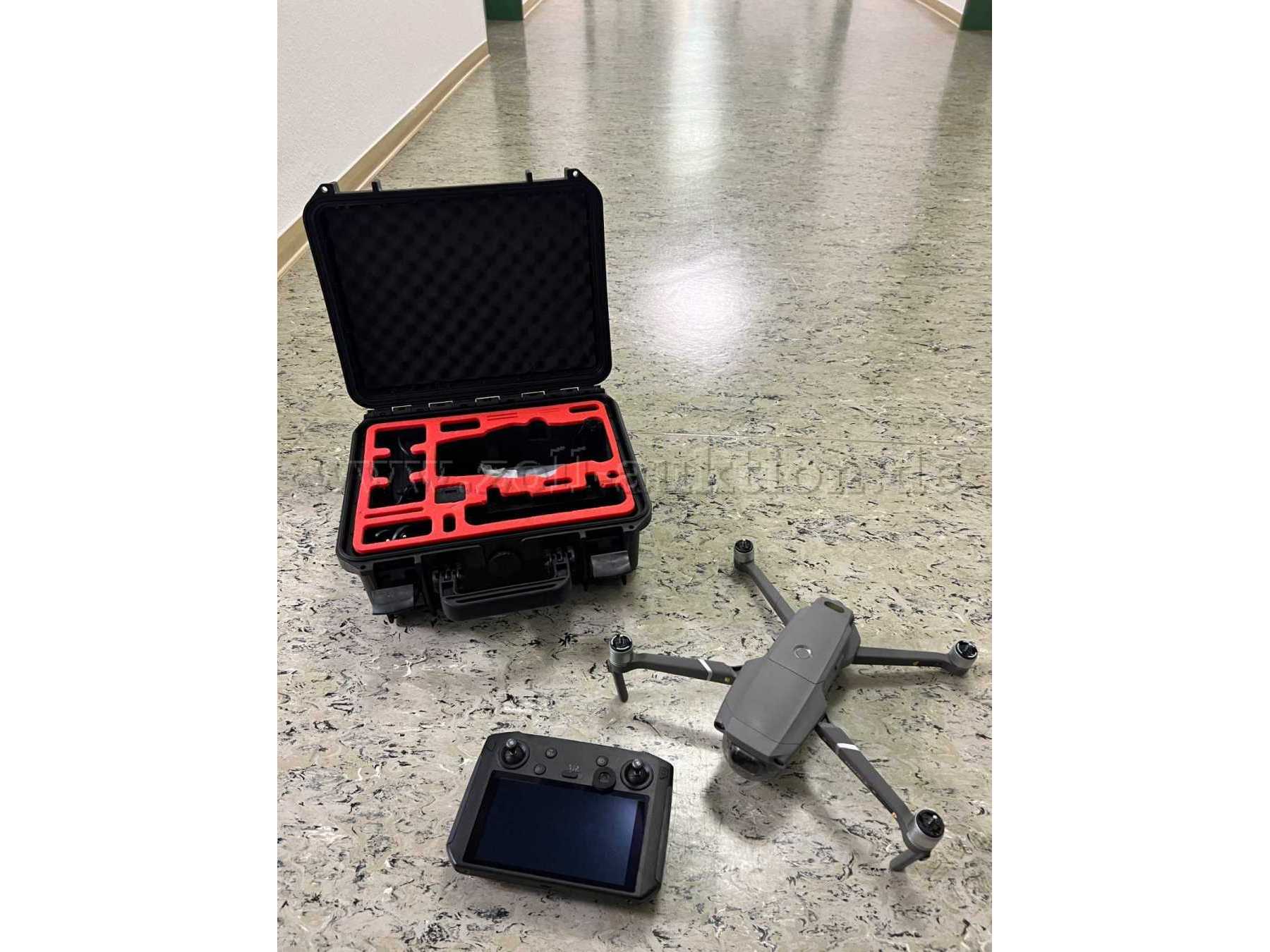 Drohne, Steuerung und Case, Draufsicht