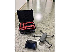 Drohne, Steuerung und Case, Draufsicht