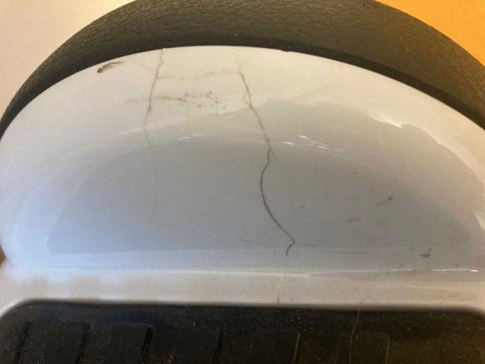 Rissbildung an linken Radschutz innen