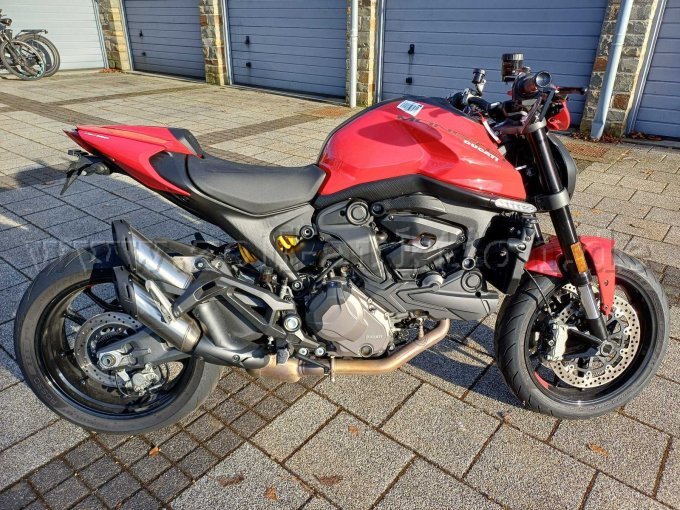 Ducati Monster rot - rechte Seite Ducati Monster rot - rechte Seite