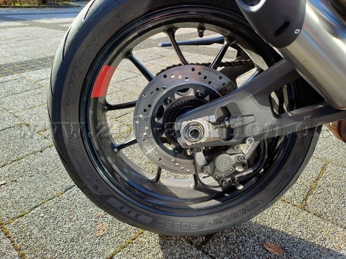 Ducati Monster rot - Hinterrad rechte Seite