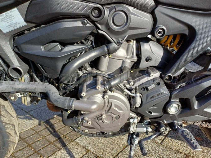 Ducati Monster rot - Motorblock linke Seite