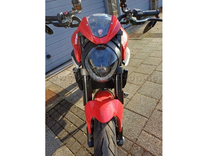 Ducati Monster rot - Vorderansicht