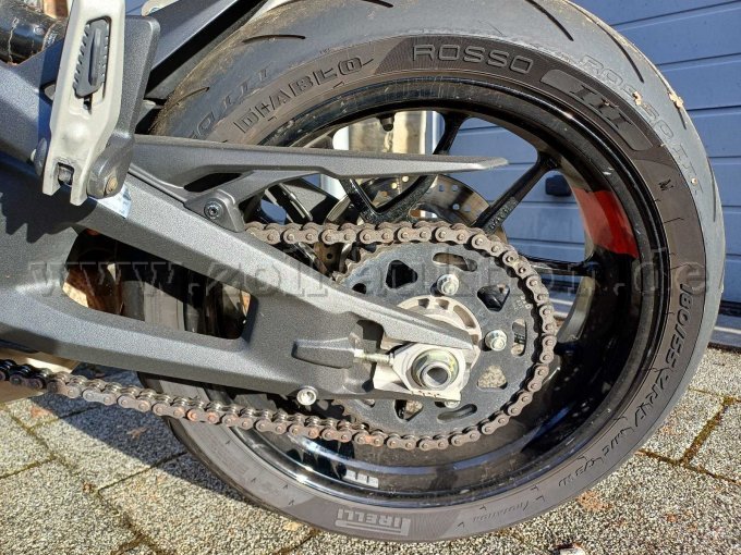 Ducati Monster rot - Hinterrad linke Seite