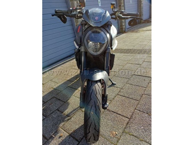Ducati Monster schwarz - Frontansicht